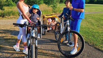 Ronaldo dikenal penyayang keluarga. Ini foto kebersamaannya dengan keluarga kecilnya. Foto: Instagram