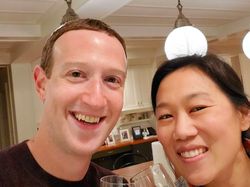 Beda Gaya Ronaldo dan Zuckerberg di Medsos