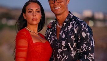 Ronaldo sering tampil bersama pacarnya, Georgina Rodriguez. Mereka selalu tampil keren seperti ini sesuai status mereka sebagai figur publik. Foto: Instagram