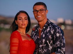 Beda Gaya Ronaldo dan Zuckerberg di Medsos