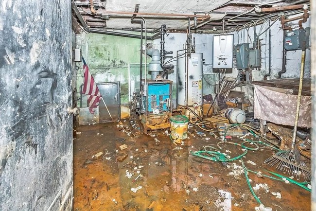 Setelah melihat bagian dalam rumah ini, apakah kamu tertarik untuk membelinya? Foto: Facebook / PG Real Estate and Foreclosures