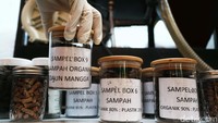 Contoh pelet yang dihasilkan dari sampah organik.