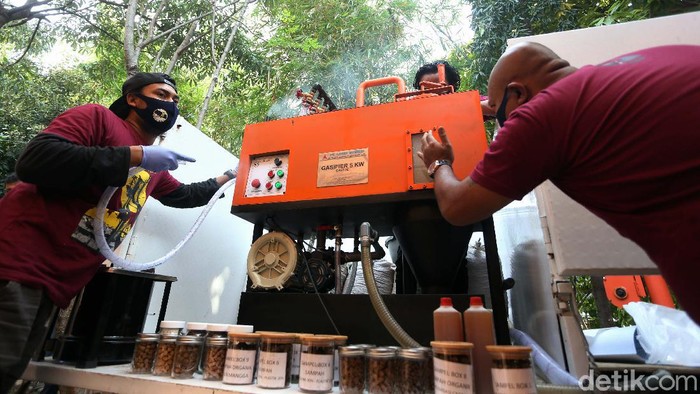 TOSS Mengubah Sampah Menjadi Energi Indonesia Power dukung pemerintah dalam mengurangi sampah melalui program Tempat Olah Sampah Setempat (TOSS). Melalui TOSS sampah diubah menjadi energi.