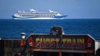 Paul sudah selama 27 tahun menjadi anak buah kapal (ABK) di kapal pesiar. Karirnya dimulai sebagai kadet dan kemudian berkeliling dunia sebagai wakil kapten untuk perusahaan pelayaran P&O Cruises.