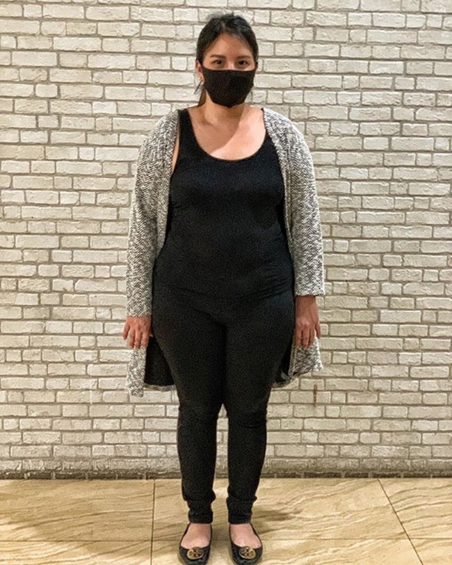 Selama dua bulan Tya Ariestya konsisten jalan kaki selama 45 menit. Dia juga menghindari konsumsi tepung, gula, santan, minyak dan saus kacang. Jadwal makannya lima kali sehari dan di luar itu dia tidak akan mengunyah makanan demi mengontrol nafsu makan. Foto: Instagram/@tya_ariestya