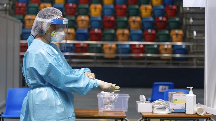 Warga Hong Kong Antre Tes Massal Untuk Hadapi Gelombang Ketiga Corona