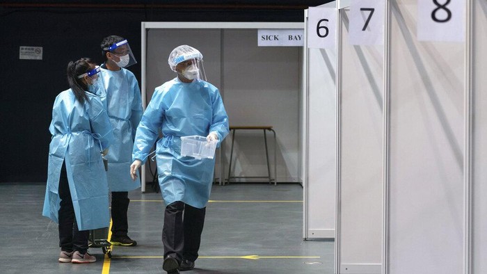 Hong Kong mulai melakukan tes virus Corona secara massal pada warganya. Hal itu dilakukan sebagai bagian dari upaya membasmi gelombang ketiga Corona.