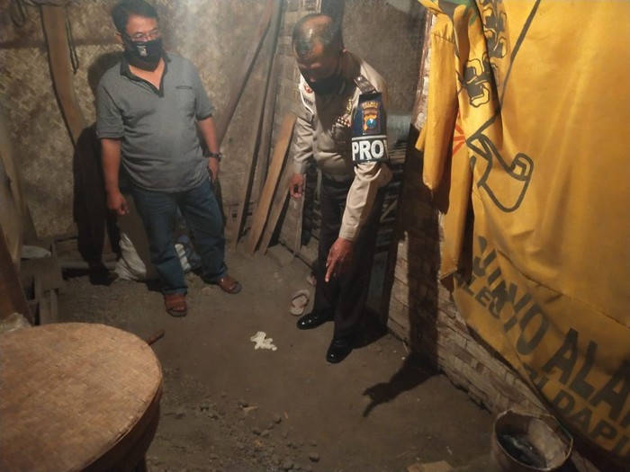 Warga Jombang Nekat Gorok Leher Sendiri di Rumah Mertua