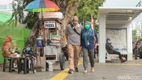 Meski demikian, kata Hari, rencana tersebut saat ini masih dalam tahap pengkajian. Nantinya, para pemilik aset trotoar akan memberikan rekomendasi di mana titik UMKM bisa berjualan.