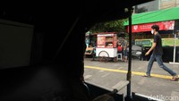 Hari menggambarkan, di trotoar yang diizinkan menjadi tempat berjualan akan dibuatkan seperti kios. Namun, Hari belum dapat menjelaskan secara rinci bentuk kiosnya seperti apa.