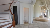 Rumah ini dirancang oleh Arsitek Brandenburger Taylor Lombardo dari San Francisco, dengan banyak area untuk hiburan, baik di dalam maupun di luar. (Mansionglobal.com)