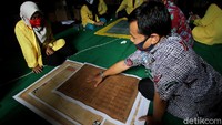 Upaya restorasi naskah kuno tersebut dilakukan agar benda-benda peninggalan sejarah tersebut tak rusak dan masih terjaga hingga saat ini. Upaya restorasi naskah kuno tersebut dilakukan agar benda-benda peninggalan sejarah tersebut tak rusak dan masih terjaga hingga saat ini.