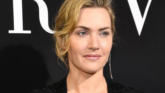 PARIS, FRANCE - JULY 04:  Kate Winslet attends the Giorgio Armani Prive Haute Couture Fall/Winter 2017-2018 show as part of Haute Couture Paris Fashion Week on July 4, 2017 in Paris, France.  (Photo by Pascal Le Segretain/Getty Images)