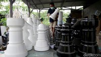 Catur raksasa ini biasa dipesan Oleh Sekolah, Hotel dan Apartemen.  