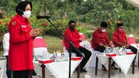 Dalam kesempatan ini, Kabid Kebudayaan DPP PDIP Tri Rismaharini memberikan pesan khusus kepada pasangan Eri Cahyadi-Armuji. Risma yang masa baktinya sebagai Wali Kota Surabaya bakal berakhir Februari 2021, meminta pasangan ini terus membawa Surabaya menjadi kota yang bisa menyejahterakan warganya, jika menang dalam pilwali.
