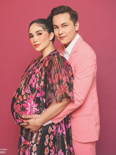 Gaya Kehamilan Ussy Sulistiawaty Gaya Kehamilan Ussy Sulistiawaty