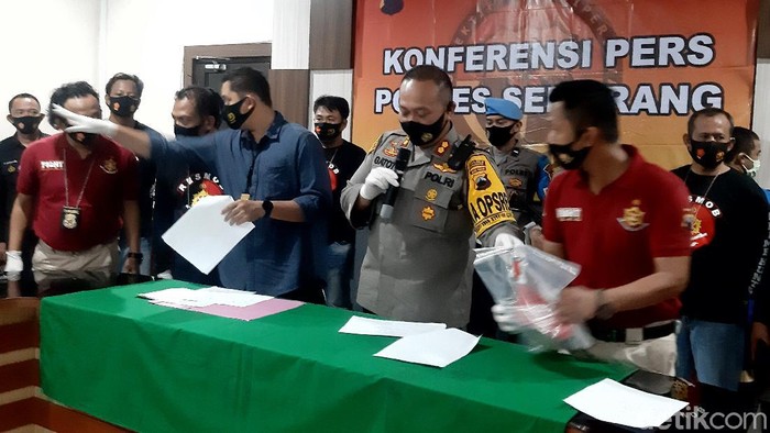 Jumpa pers kasus pembakaran rumah mertua di Mapolres Semarang, Rabu (2/9/2020).
