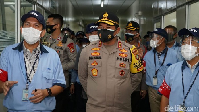 Kapolda Metro Jaya Irjen Nana Sudjana melakukan kunjungan ke kawasan industri di Kabupaten Bekasi, Jawa Barat.