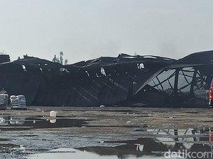 Kebakaran Gudang Pabrik Polytron Berhasil Dipadamkan Setelah 17 Jam