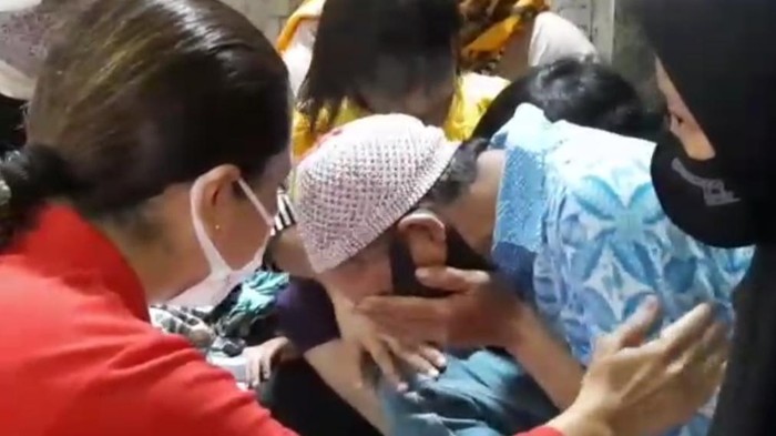 Keluarga di Garut terima bantuan dari istri Mensos.