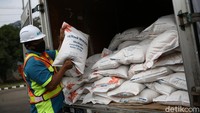 Dalam program ini, penerima akan mendapat bantuan 45 kg beras untuk 3 bulan selama periode Agustus-Oktober 2020.