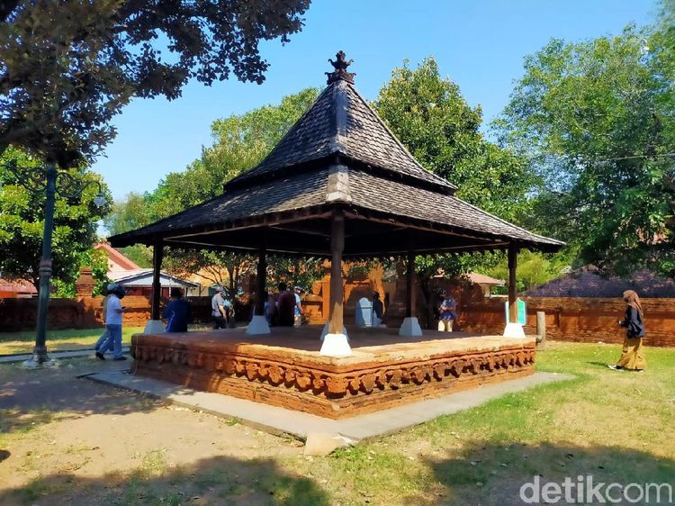 Potret 5 Bangunan Tanpa Dinding Siti Inggil di Keraton Kasepuhan
