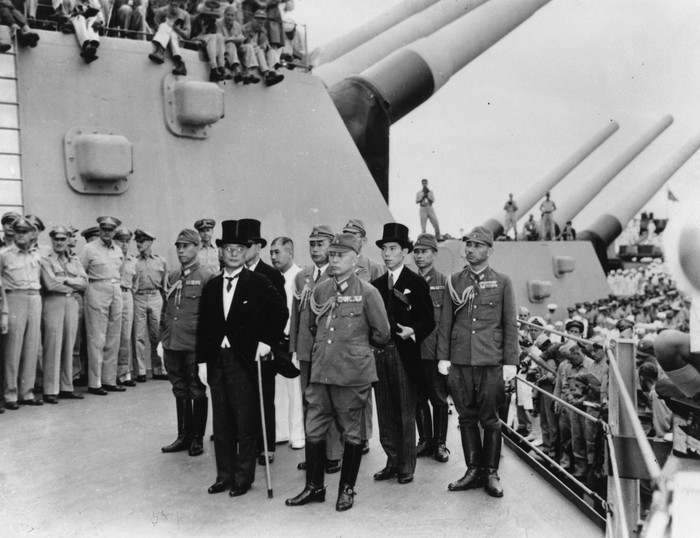 2 September 75 tahun silam, Jepang tandatangani surat resmi penyerahan diri di kapal perang AS, USS Missouri. Momen itu jadi penanda berakhirnya Perang Dunia II