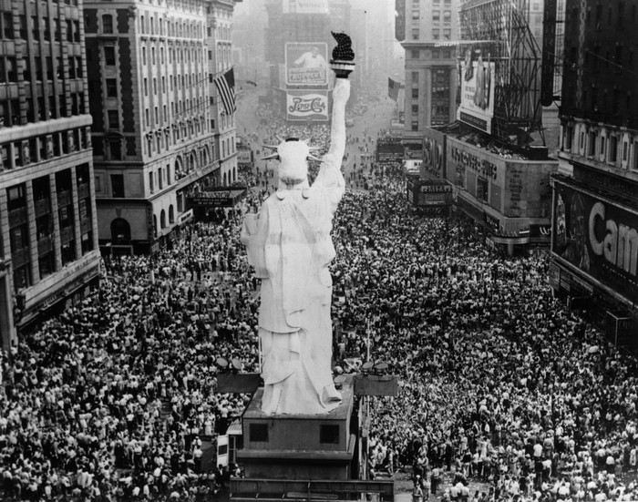 2 September 75 tahun silam, Jepang tandatangani surat resmi penyerahan diri di kapal perang AS, USS Missouri. Momen itu jadi penanda berakhirnya Perang Dunia II