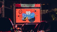 Setelah menyelesaikan semua prosedur dan protokol kesehatan, penonton diarahkan ke area utama dimana mereka akan menyaksikan konser. Foto: dok. Istimewa
