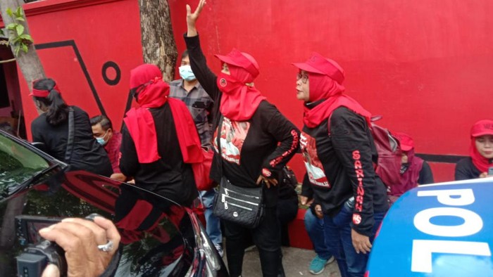 loyalis whisnu sakti buana marah-marah di kantor dpd jatim
