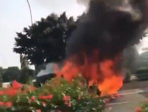 Kendaraan yang Terbakar Habis di Tol Cawang SUV Mewah