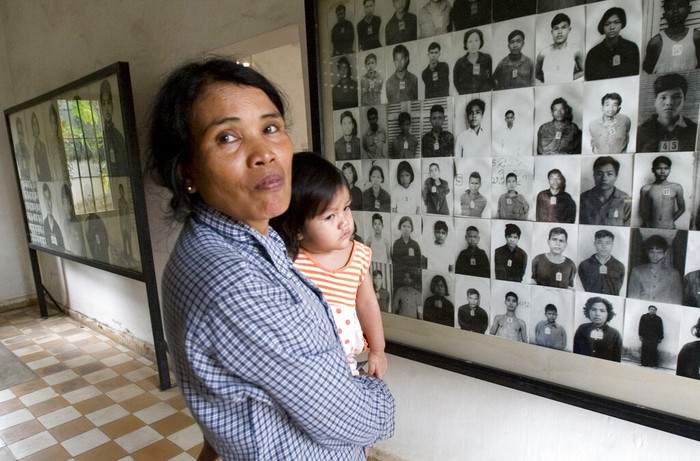 Kompleks Penjara S-21 yang kini jadi Museum Genosida Tuol Sleng merupakan bangunan bersejarah yang jadi saksi bisu kekejaman rezim Khmer Merah di Kamboja.