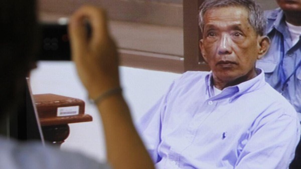 Terkait dengan Penjara S-21, mantan petinggi Khmer Merah yang juga diketahui mengelola penjara Tuol Sleng, Comrade Duch, dilaporkan meninggal dunia hari ini, Rabu (2/9/2020). Sebelum meninggal, ia menjalani hukuman seumur hidup setelah divonis oleh pengadilan yang didukung PBB. AP Photo/Heng Sinith. Terkait dengan Penjara S-21, mantan petinggi Khmer Merah yang juga diketahui mengelola penjara Tuol Sleng, Comrade Duch, dilaporkan meninggal dunia hari ini, Rabu (2/9/2020). Sebelum meninggal, ia menjalani hukuman seumur hidup setelah divonis oleh pengadilan yang didukung PBB. AP Photo/Heng Sinith.