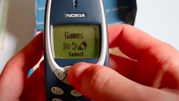 Salah satu hiburan adalah beberapa game yang disematkan termasuk Snake. Foto: istimewa