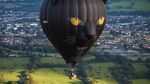 Wow! Musisi ini Main Musik di Atas Balon Udara
