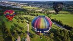 Wow! Musisi ini Main Musik di Atas Balon Udara
