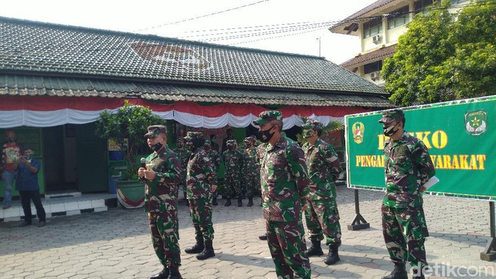 Pangdam Jaya Mayjen TNI Dudung Abdurachman di Koramil 05/Kramat Jati, Jakarta Timur, Rabu (2/9/2020).