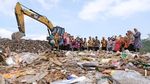 Intip Pelantikan Pejabat di Tempat Pembuangan Sampah