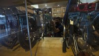 Komoditas alas kaki dan elektronik sendiri sebelumnya diatur dalam Permendag Nomor 87 Tahun 2015 jo Permendag Nomor 28 Tahun 2020 tentang Ketentuan Impor Produk Tertentu yang dalam peraturan tersebut hanya mewajibkan Laporan Surveyor (LS) dan mekanisme pemeriksaan dokumen impor dilakukan setelah melewati kawasan pabean (post border). Mekanisme itu berubah dengan penerbitan Permendag 68 tahun 2020.