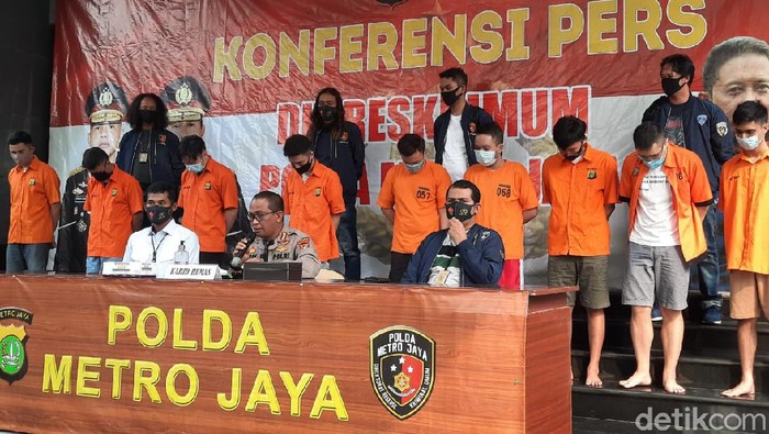 Polda Metro Jaya merilis kasus pesta gay di apartemen di Jaksel (Yogi Ernes/detikcom)