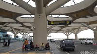 Dalam peresmian bandara tersebut, ia membeberkan kecepatan proses pembangunan bandara yang hanya membutuhkan waktu 20 bulan. Pius Eerlangga/detikcom