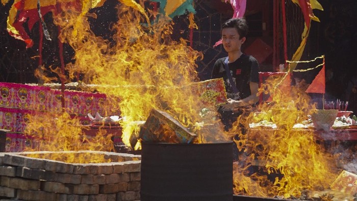 Ritual sembahyang Cioko atau sembahyang rebutan diselenggarakan di Pekalongan. Ritual itu diperingati warga Tionghoa meski di tengah pandemi COVID-19.