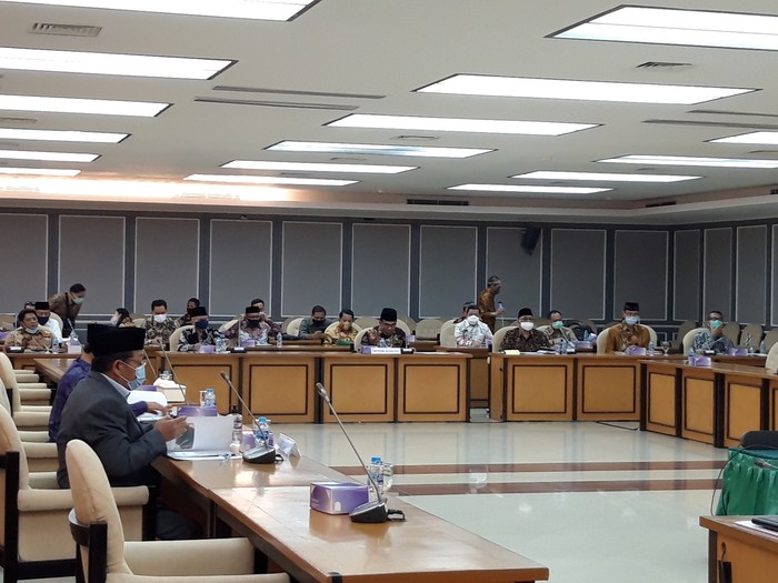 Raker Komisi VIII DPR dengan Menag Fachrul Razi