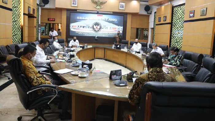 Rapat terbatas di Kantor Kemenko Polhukam.