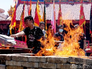 Klenteng Po An Thian Pekalongan Punya Tradisi Bakar Uang Arwah