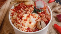 Mau cicip seblak dengan varian kekinian? Seblak Baba bisa diandalkan karena ada topping keju mozarella yang lumer! Lokasinya ada di Jakarta lho foodies dan kalau mau pesan langsung saja ke Instagram-nya! Foto: Instagram @seblakbaba_