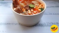 Kini seblak banyak ditawarkan dalam variasi instan jadi bisa kamu simpan untuk stok di rumah. Kamu bisa pesan di Seblak Aden yang lokasinya di Pondok Gede. Variannya mulai dari original hingga seafood. Foto: Instagram @seblakaden