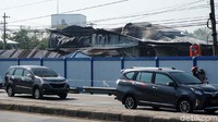 Bagian yang terbakar adalah gudang sparepart bahan elektronik. Polisi juga menyebut api tak kunjung padam karena gudang itu berisi biji plastik dan kardus.