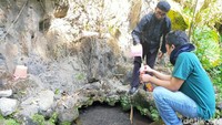 Mata air ini sudah melewati uji lab di dinas kesehatan kabupaten Kuningan. Sehingga benar-benar aman untuk langsung dikonsumsi.
