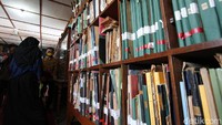 Lokasi ini pun sering dikunjungi para pecinta manuskrip kuno.